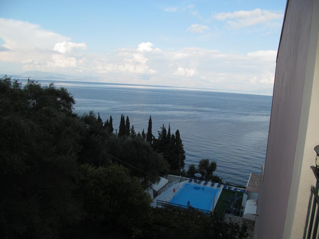 Karina Hotel Benitses  Esterno foto