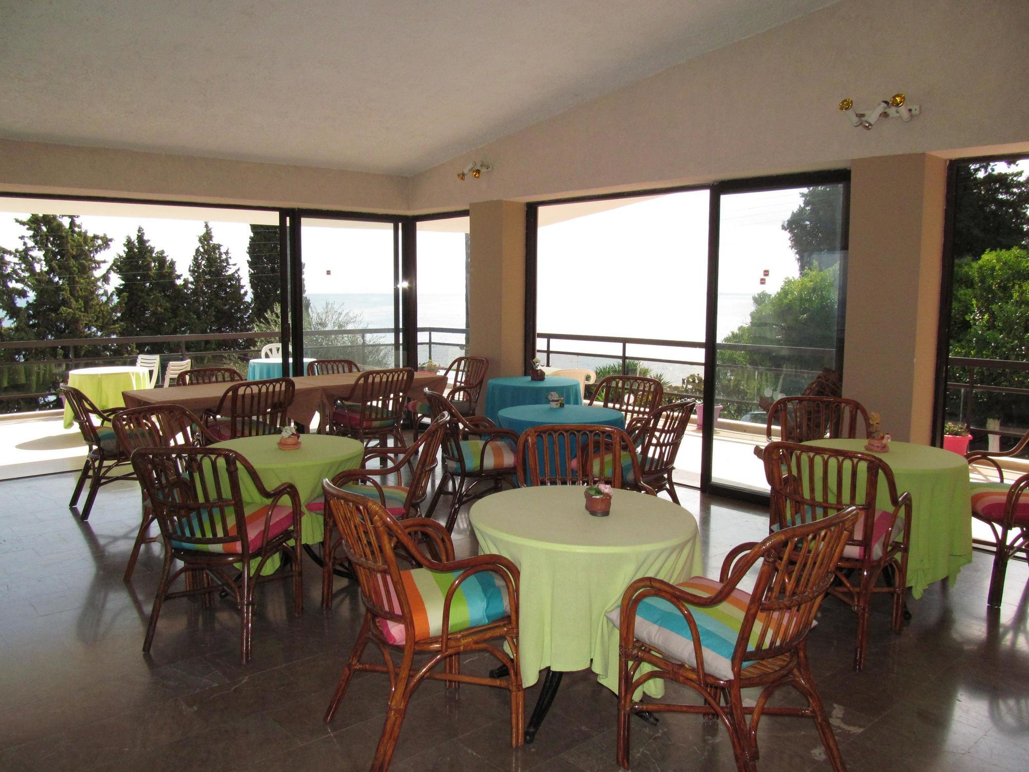 Karina Hotel Benitses  Esterno foto