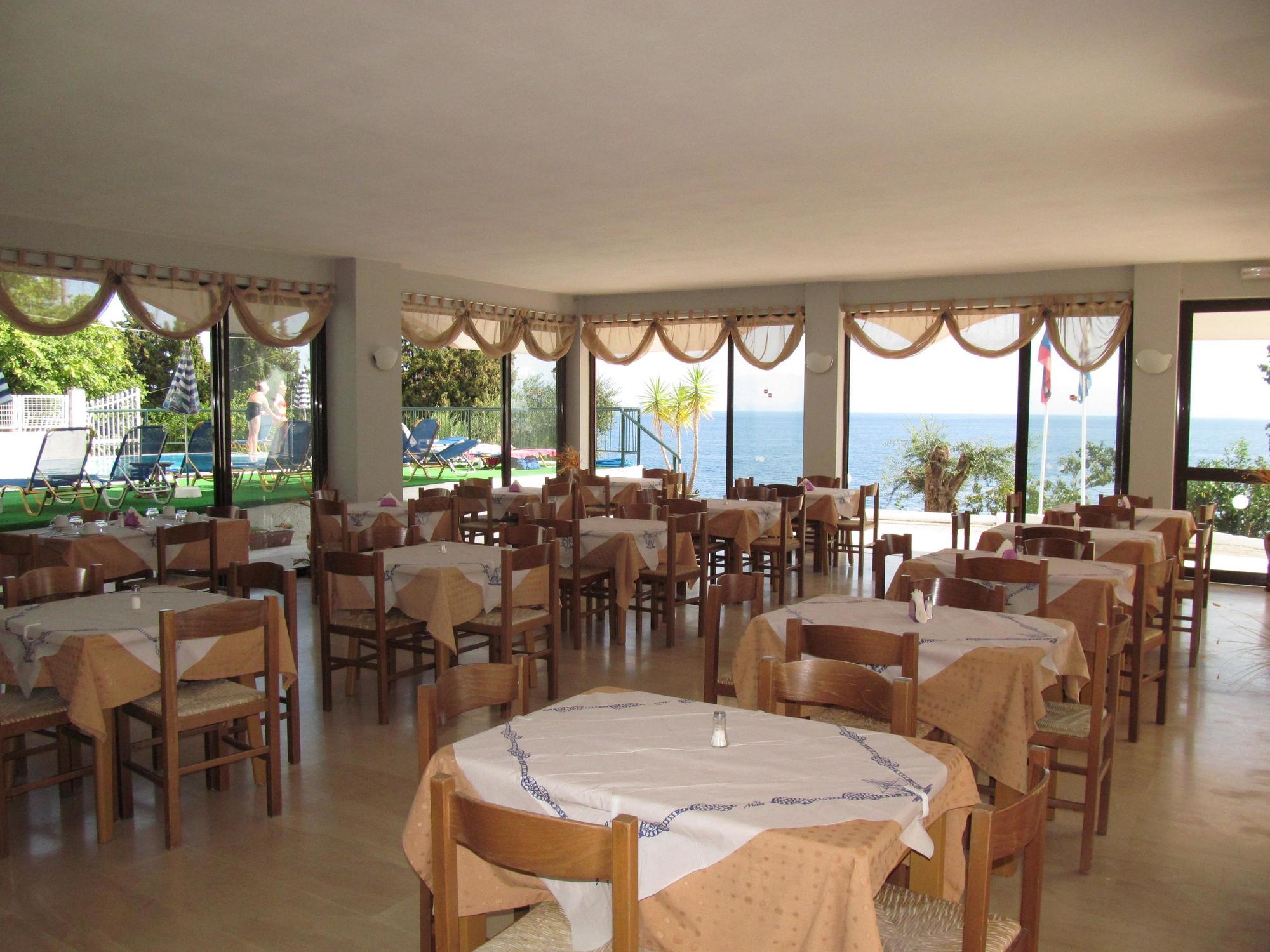 Karina Hotel Benitses  Esterno foto
