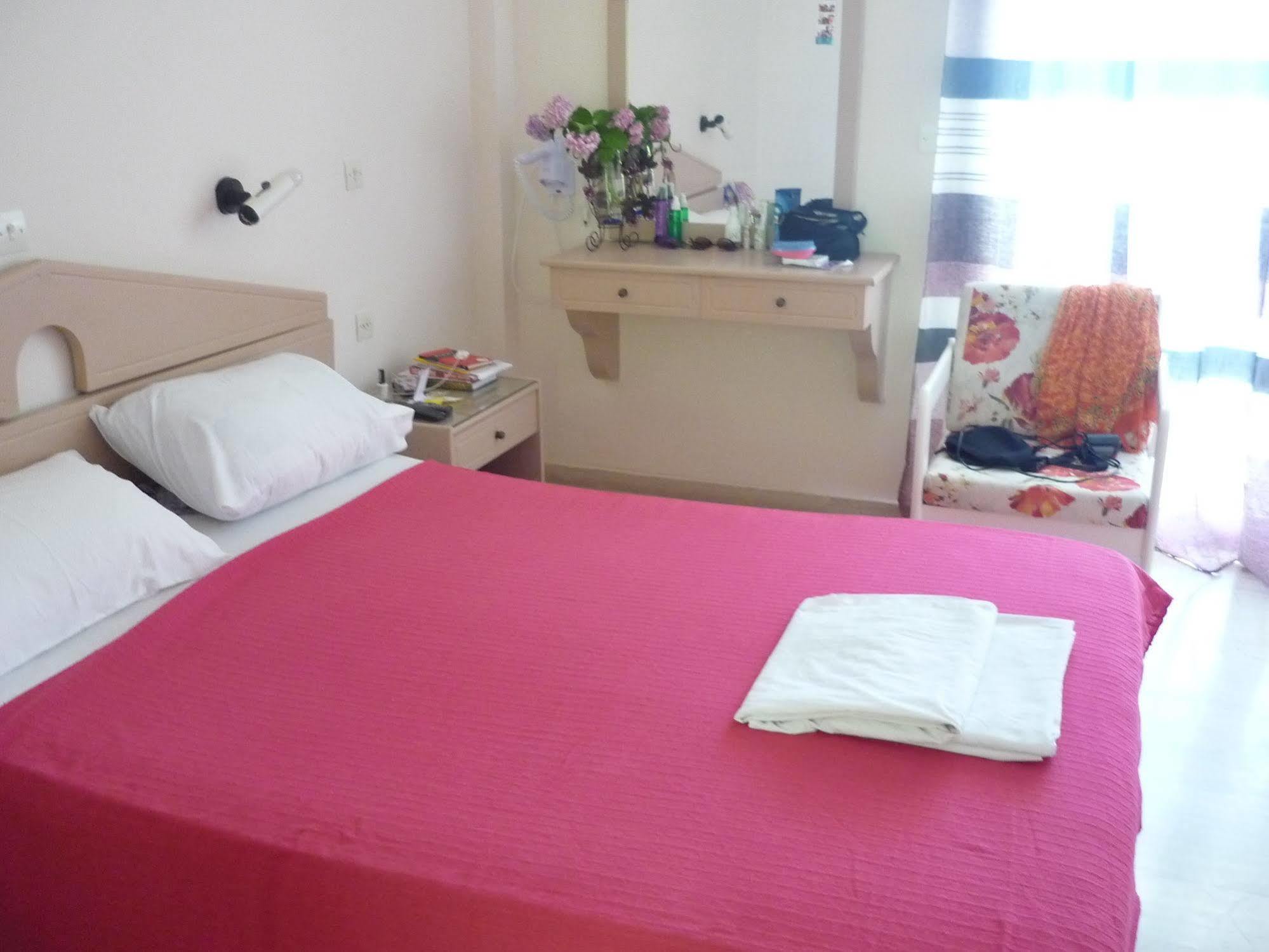 Karina Hotel Benitses  Esterno foto